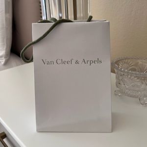 Van Cleef & Arpels Shopping Bag 8x6 in